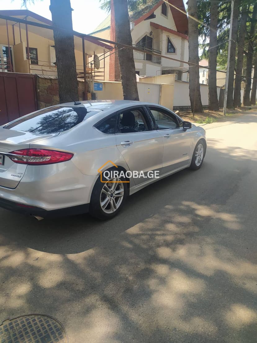 ვერცხლისფერი Ford Fusion ჰიბრიდი თბილისში