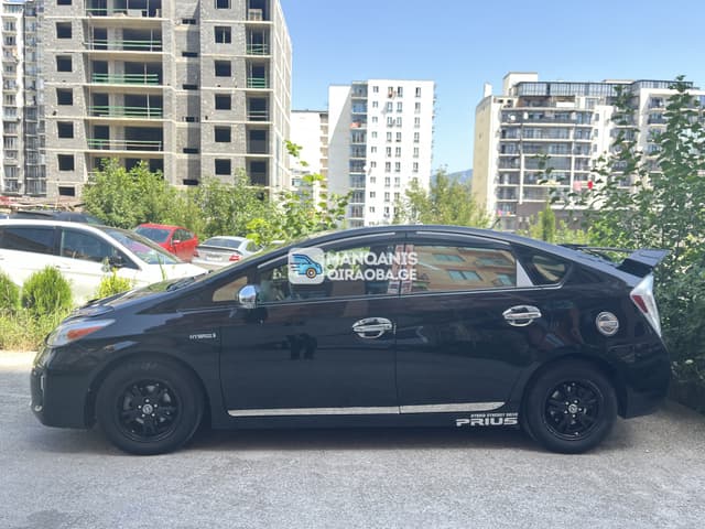 ქირავდება Toyota Prius 2014 - სურათი 2